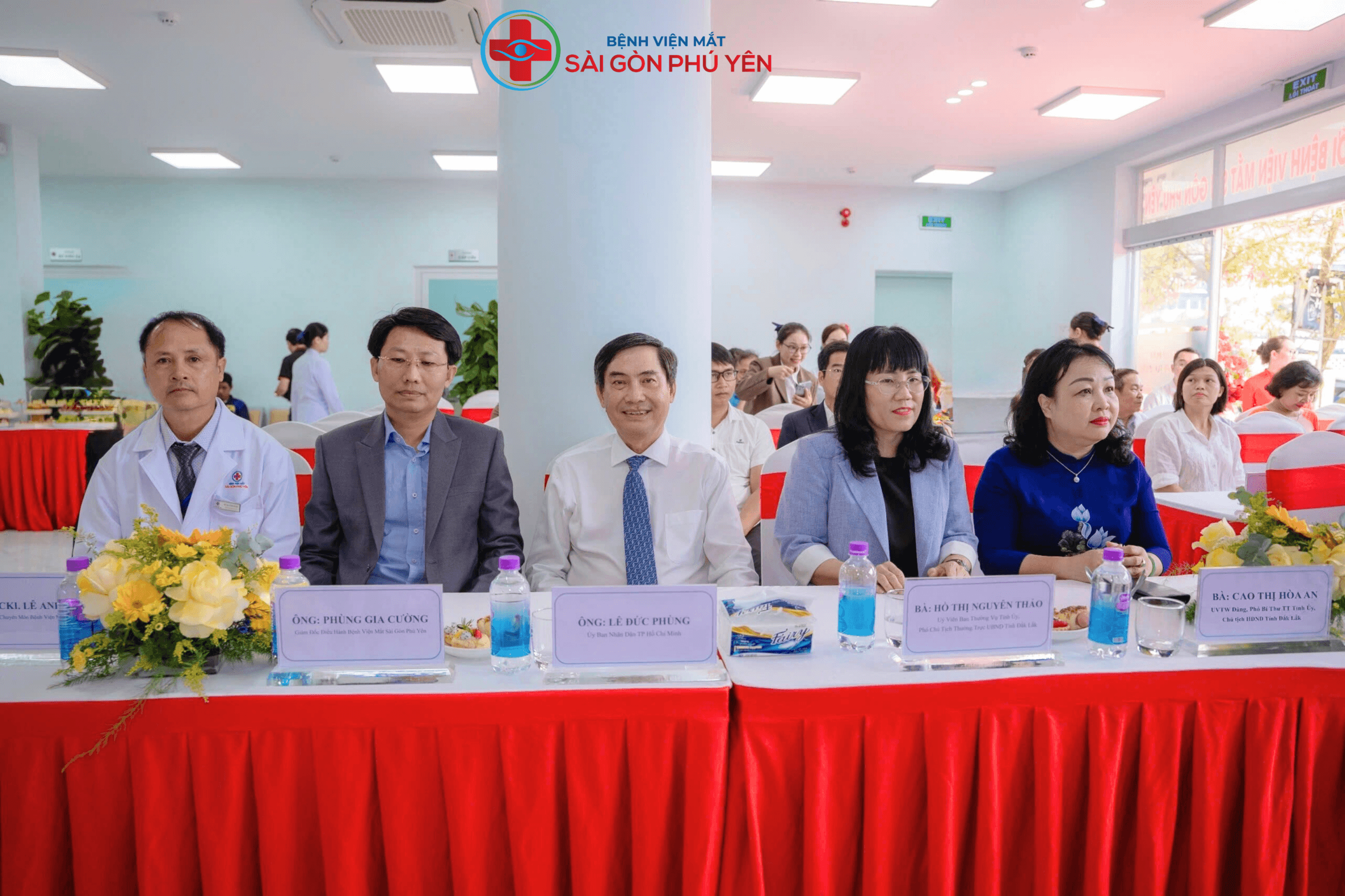 Khách mời lễ khai trường bệnh viện Mắt Sài Gòn Phú Yên