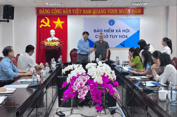 BỆNH VIỆN MẮT SÀI GÒN PHÚ YÊN CHÍNH THỨC KÝ KẾT HỢP ĐỒNG KHÁM CHỮA BỆNH BẢO HIỂM Y TẾ
